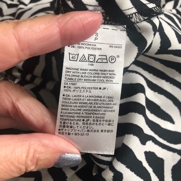Banana Republic Zebra Print Blouse Sz S EUC - Picture 5 of 6